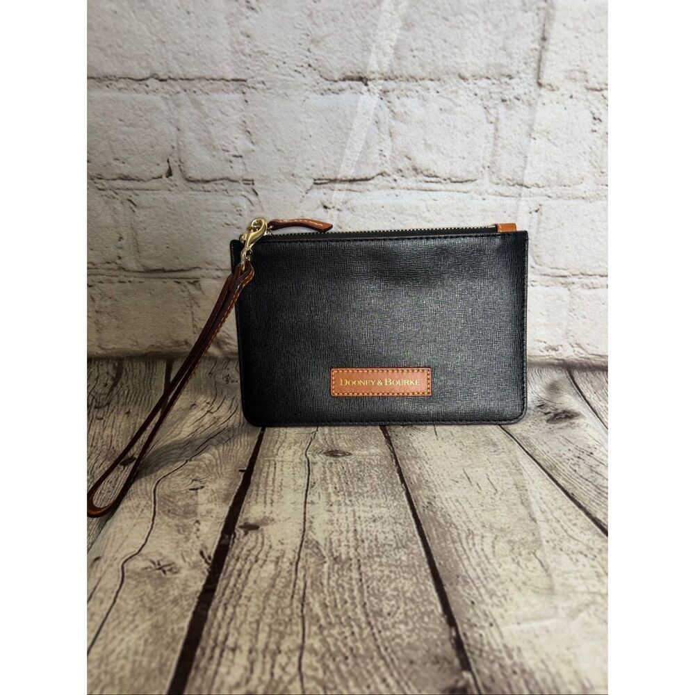 Dooney & Bourke Zip Wristlet Nwot